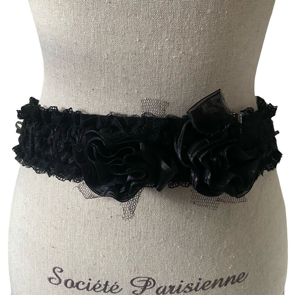 Stretch Belt With Two Rosettes & Lace